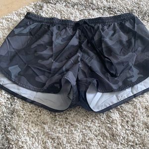 *NWT* Old Navy Active Shorts